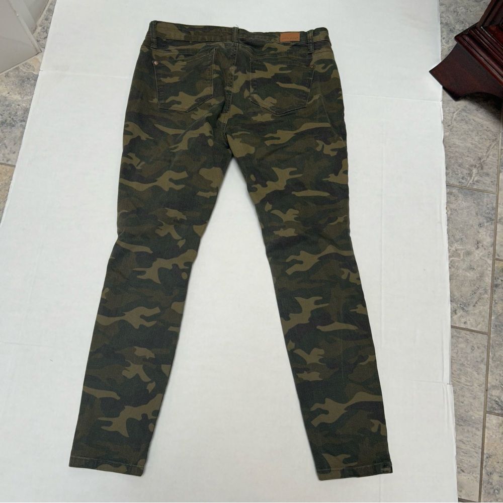 Judy Blue Camouflage Camo Distressed Skinny Fit Jeans Style #8473 Size 15/32 - Picture 5 of 5